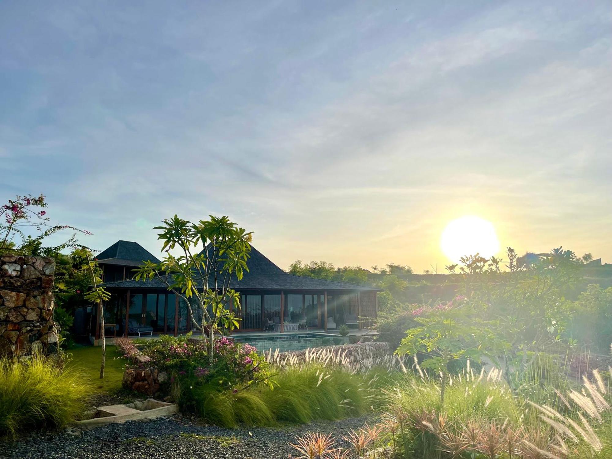 Lobster Bay Lombok Hotel Awang Exterior photo